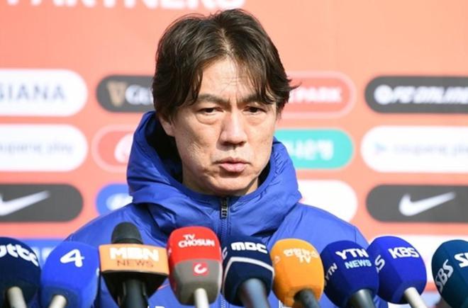 关于拜仁慕尼黑主帅受到球迷批评，传言或将被解雇的信息