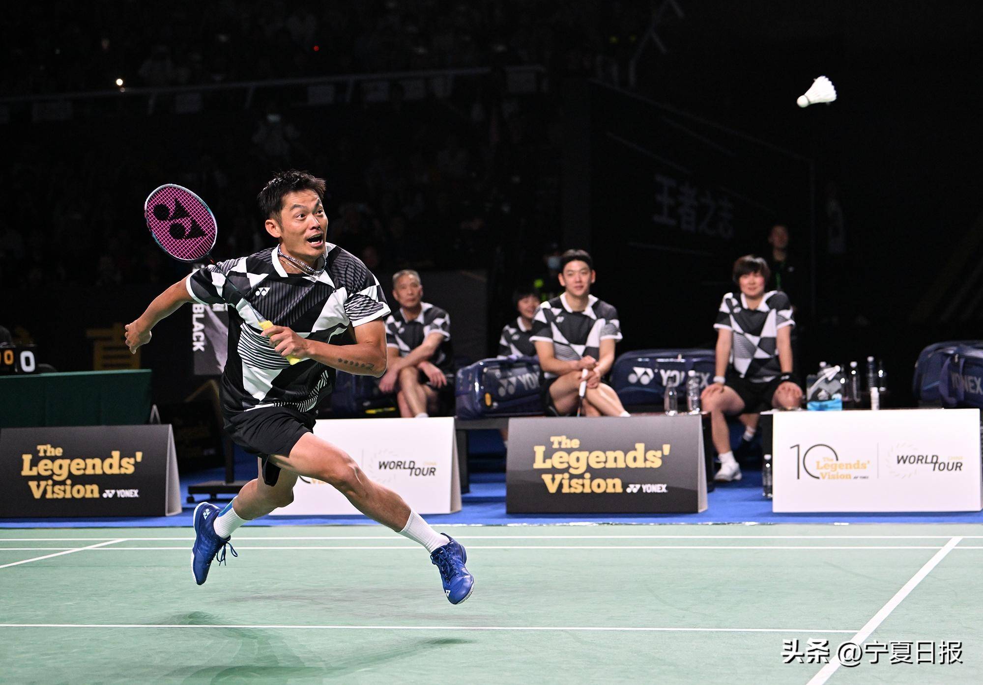 震撼！林丹在羽毛球赛场爆冷取胜！