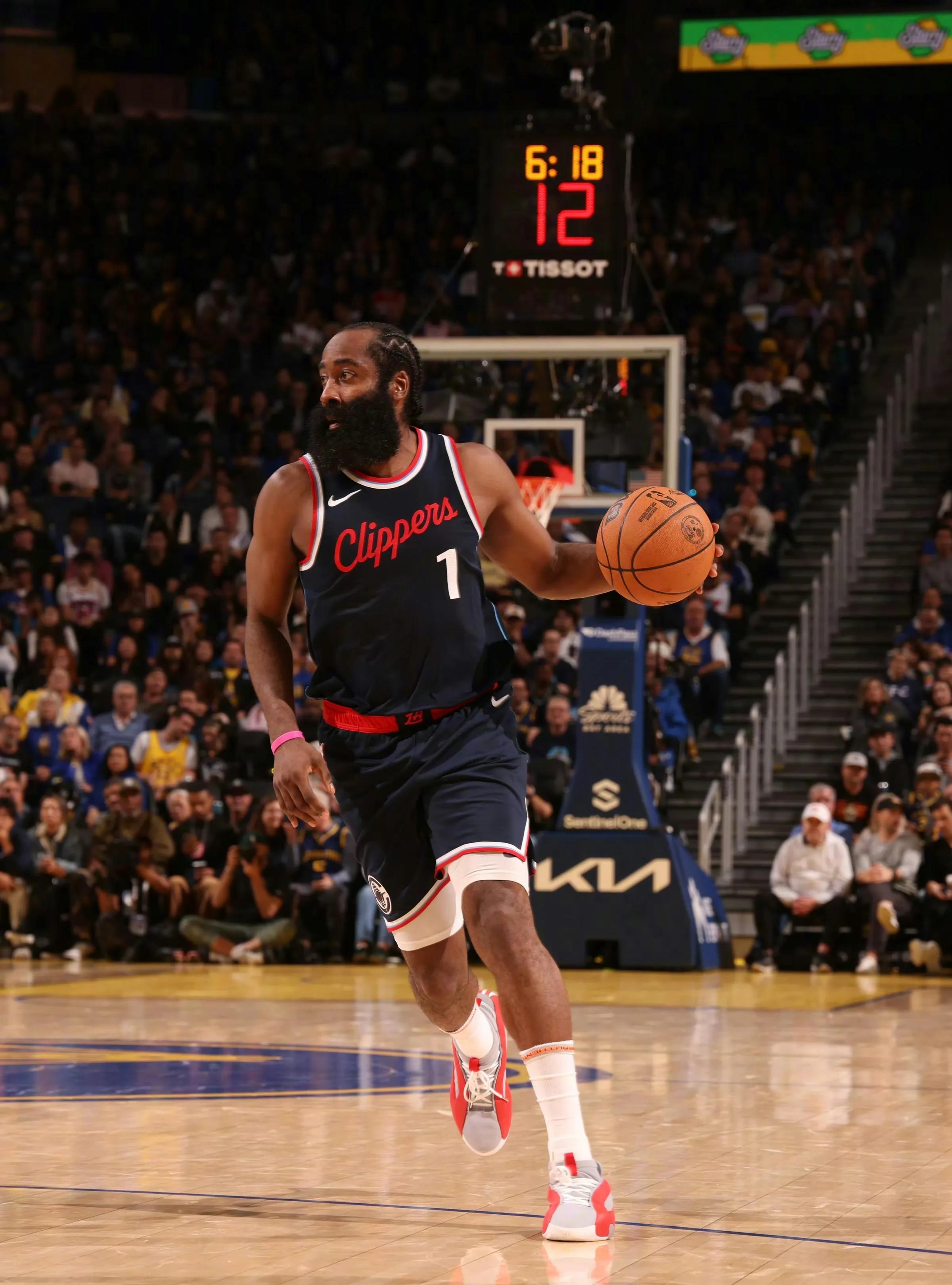 包含哈登绝杀时刻，引发争议点燃赛场，湖人迎来胜利！的词条